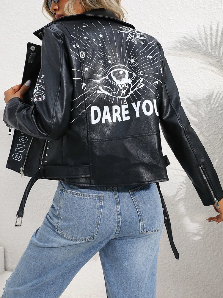 Veste en Cuir Ceinturée Femme – Style Rétro Moto Vintage avec Graffiti